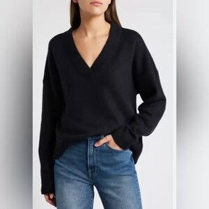Treasure & Bond Oversize V-Neck Sweater. Size Small. NWT